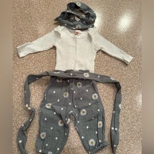 White and Gray Baby Outfit with Daisy Print
